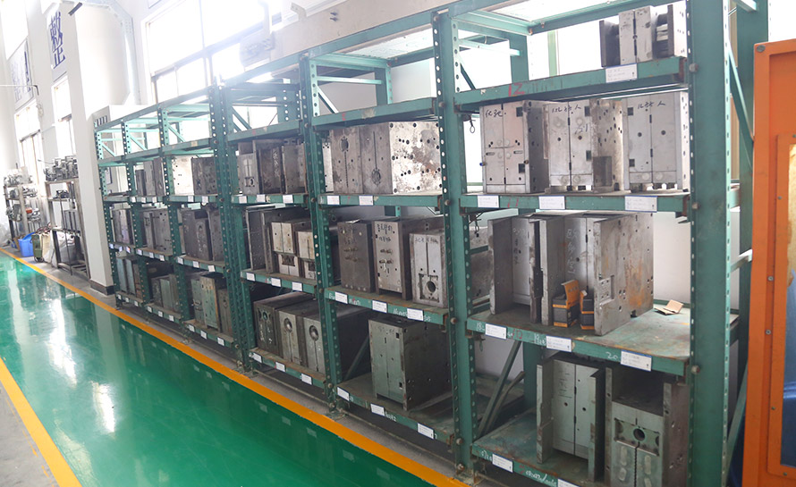 冠一工程模具 冠一工程模具