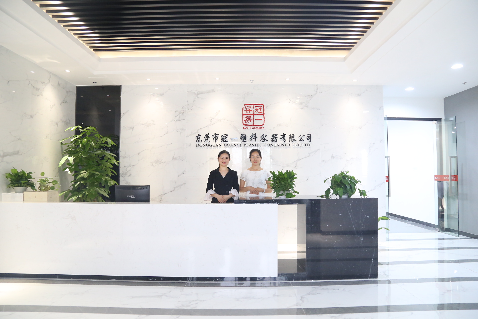 冠一生產(chǎn)大量香精香料塑料瓶代工開模生產(chǎn)